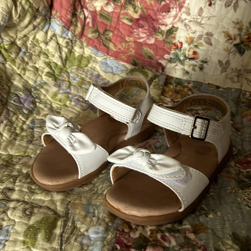 Stride Rite white sandal size 7W